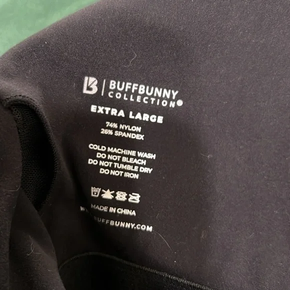 XL Buffbunny Revolution Halter Crop - Picture 3 of 3